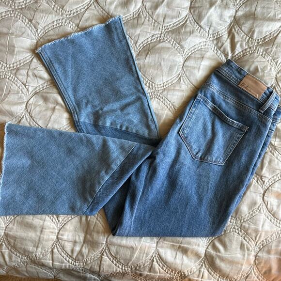 PAIGE 2-Color Collette Cropped Flare Hi Waist Flare Leg Contrasting Wash - Picture 3 of 11